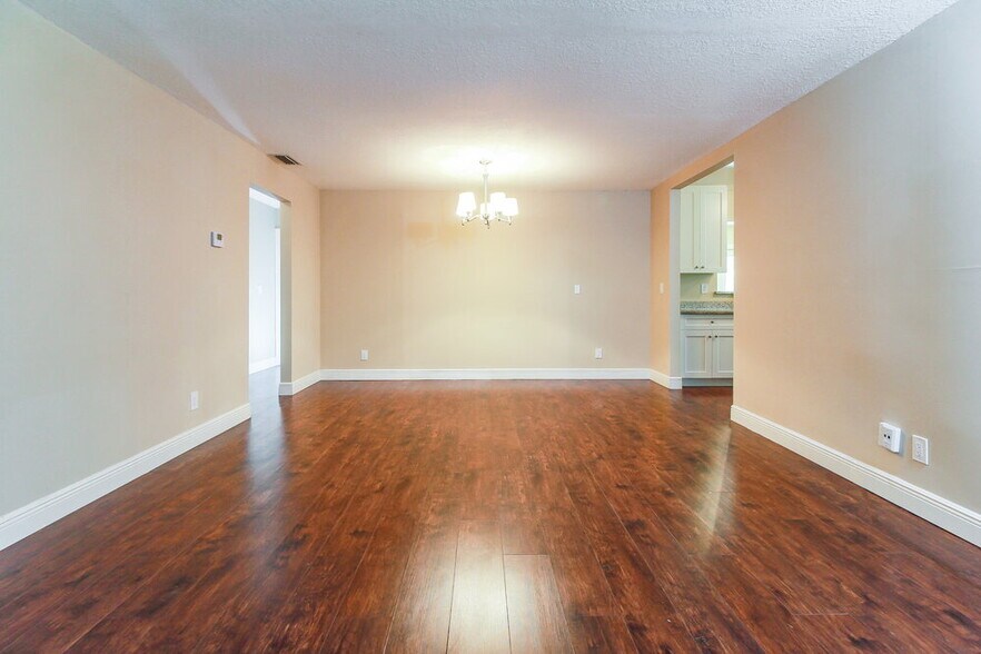 Building Photo - 246 Las Palmas St