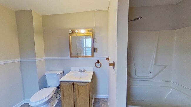 Building Photo - 3 Bedroom Duplex with Finished Loft