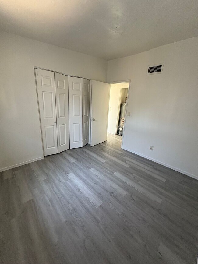 Building Photo - Cozy 3 bedroom 1 bathroom SFR