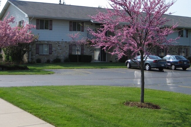 Building Photo - Lakewood Apartments