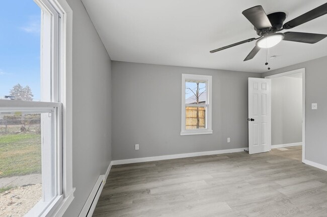 Building Photo - 228 E Siebenthaler Ave