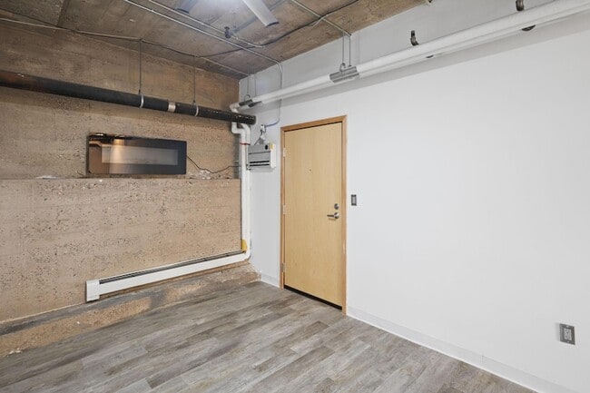 Building Photo - 521 S 7th St