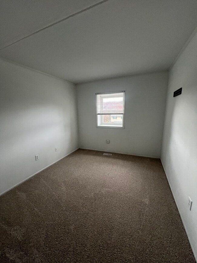 Building Photo - Beautiful 3 Bedroom House