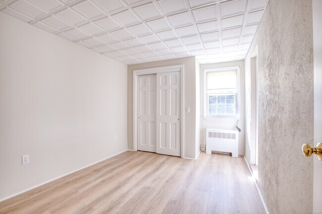 Building Photo - 226 Stanwich Rd