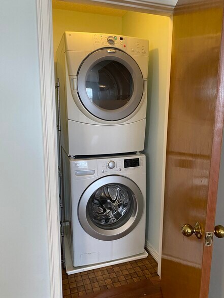 Building Photo - 5802 Monterey Ave