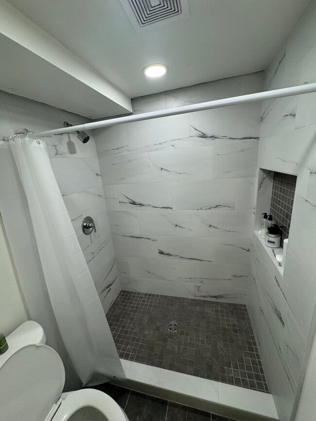 Building Photo - 583 N 150 W