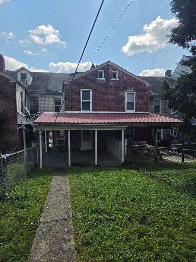 Building Photo - 1005 Seneca St