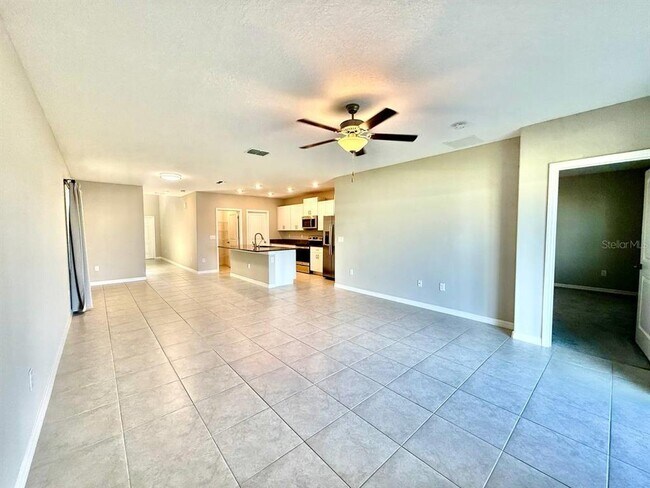 Building Photo - 1036 Royal Empress Dr