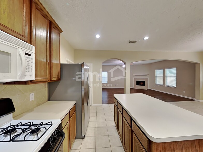 Building Photo - 2330 Colonial Springs Ln