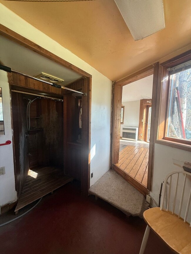 Building Photo - Cozy 2 Bedroom, 1 Bath, With a great Locat...