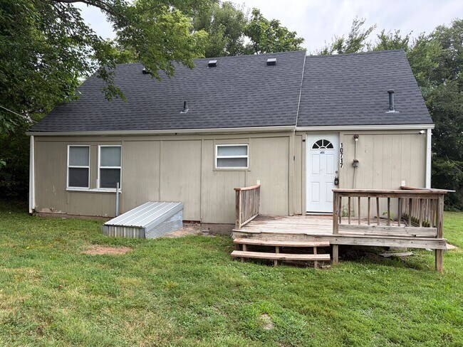Building Photo - 10717 E Truman Rd