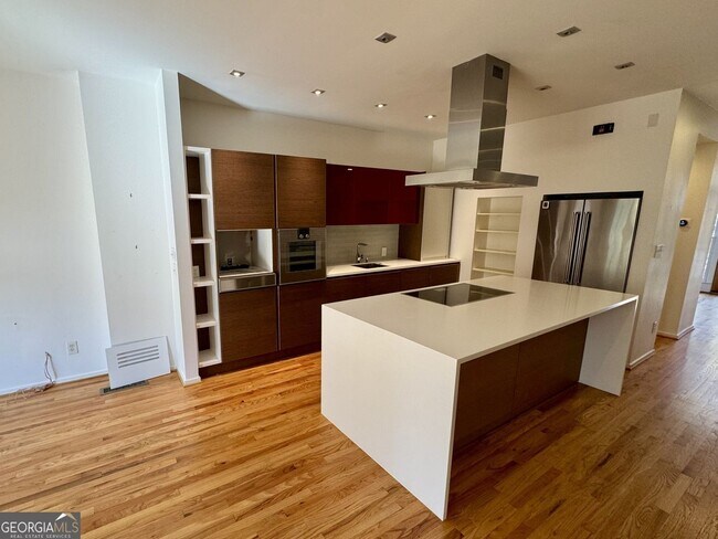 Building Photo - 1327 Peachtree View NE