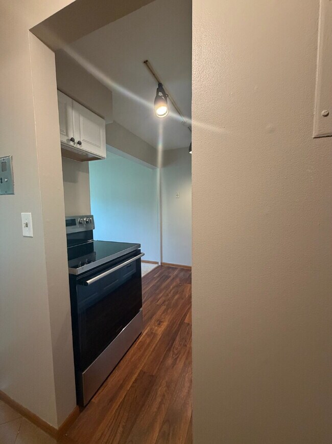 Building Photo - Beautiful 1-bed, 1-bath condo in Roseville