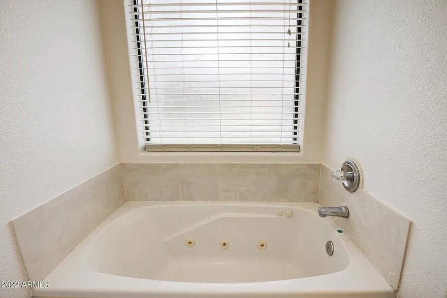 Master Bath - 502 E Saguaro Cir