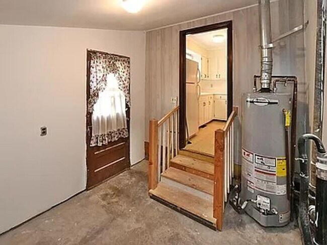 Building Photo - Discover the perfect blend of comfort and ...