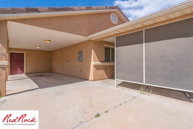 Building Photo - 2 Bedroom and 2 Bathroom Home near Quail C...