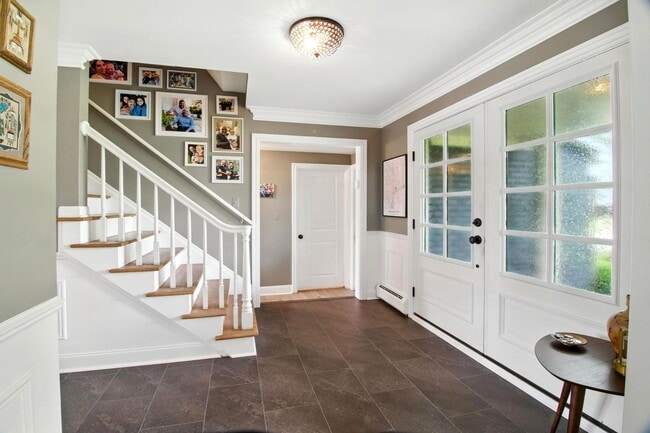 Building Photo - 5840 Sutters Ln