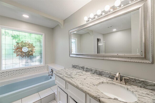 Building Photo - 102 Butlers Ct