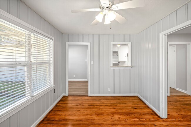 Building Photo - 8527 Greenbush St