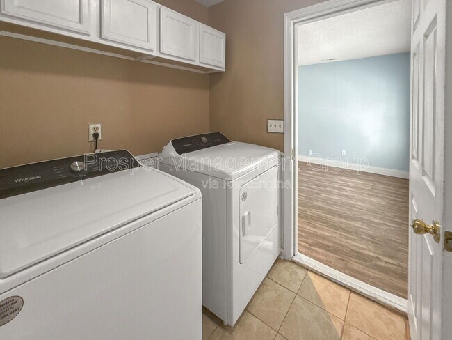 Building Photo - 8108 Halifax Way
