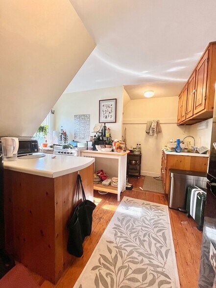 Building Photo - 105 Day St