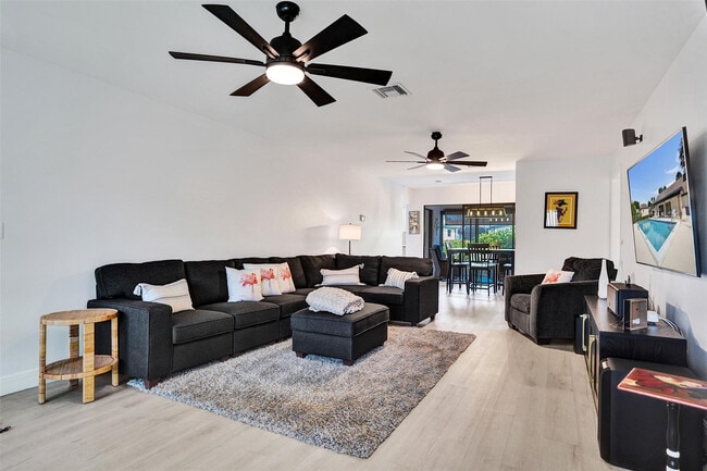 Building Photo - 4840 Greentree Ln