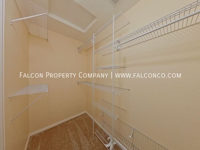 Building Photo - 10151 Silver Stirrup Dr