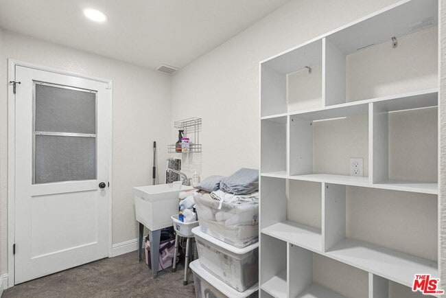 Building Photo - 1197 Oriole Rd