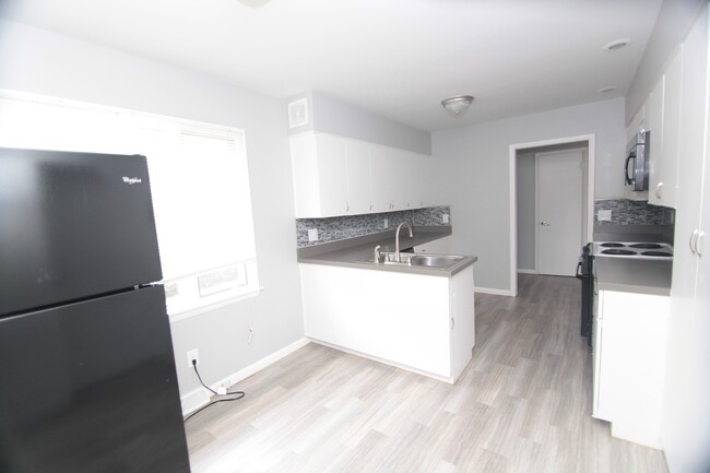 Building Photo - $200 OFF First Month’s Rent – Modern 3-Bed...