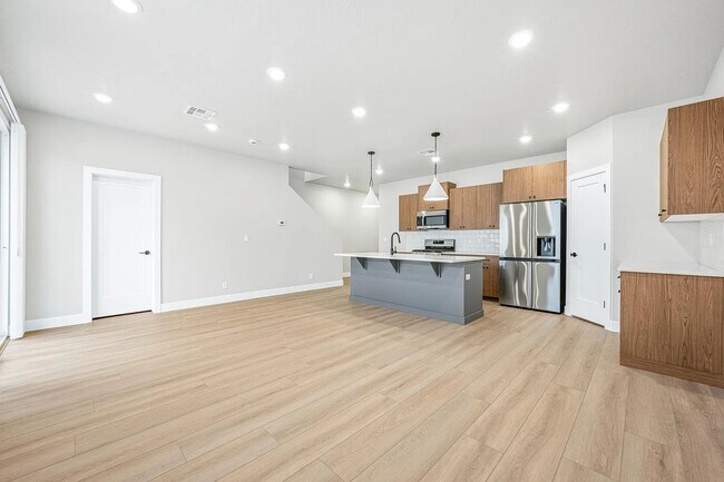 Building Photo - 3983 Razor Dr