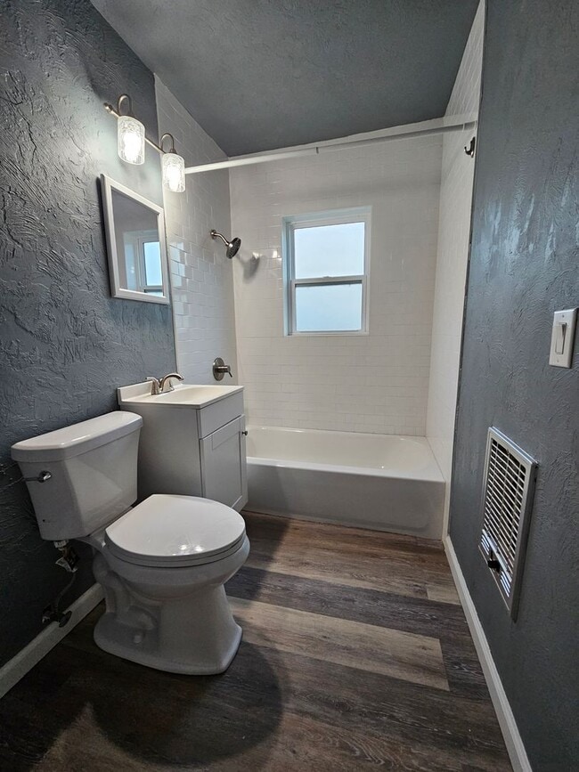 Building Photo - Updated (2) Bed/(1) Bath in Core Norman! Video Walk-Thru Avail!