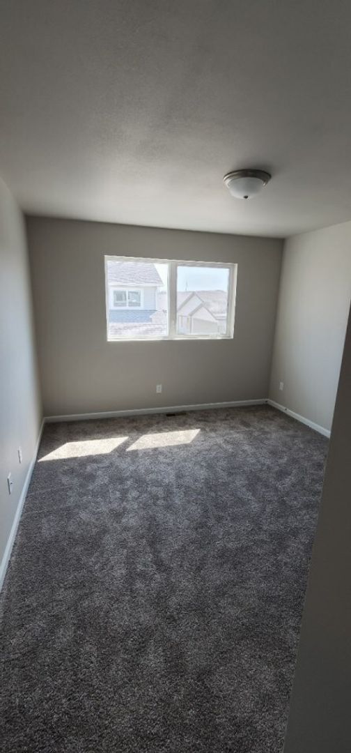 Building Photo - Modern Townhome in South Bismarck! Newly Available!