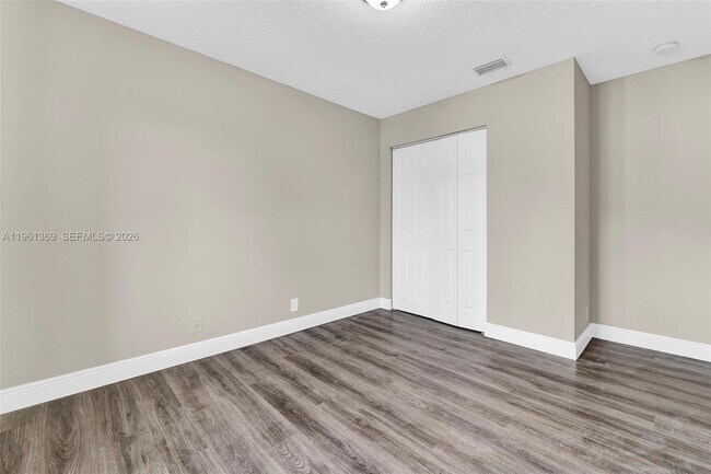 Building Photo - 1518 Maple Dr