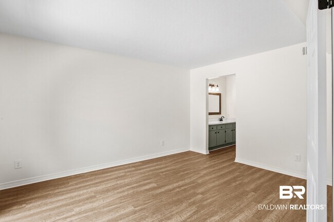 Building Photo - 200 Parma Dr