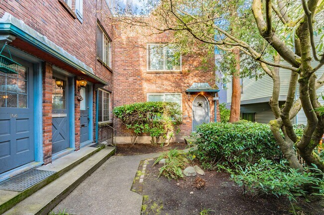 Building Photo - Lansdowne Manor Apartments