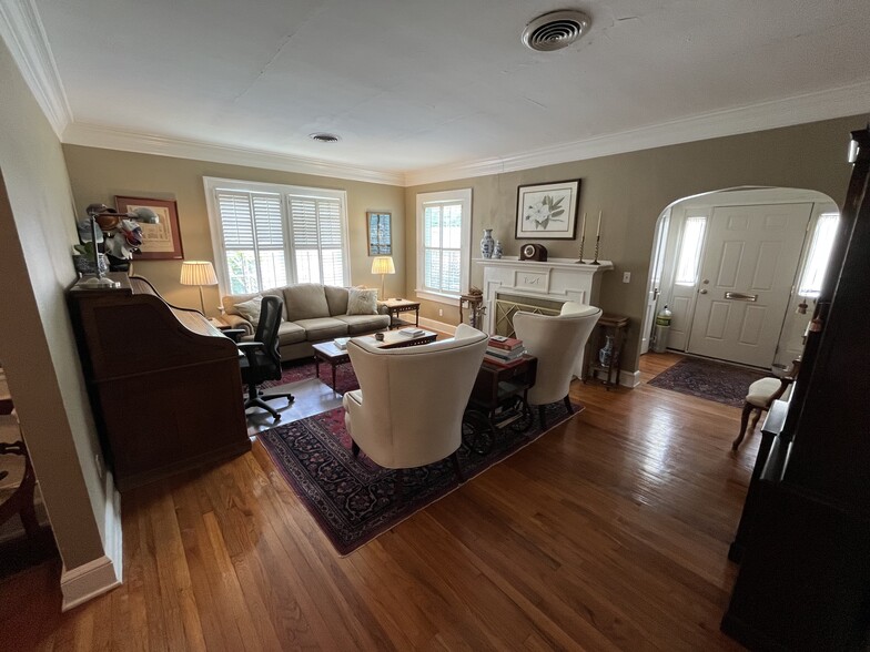 Building Photo - 718 Beard St