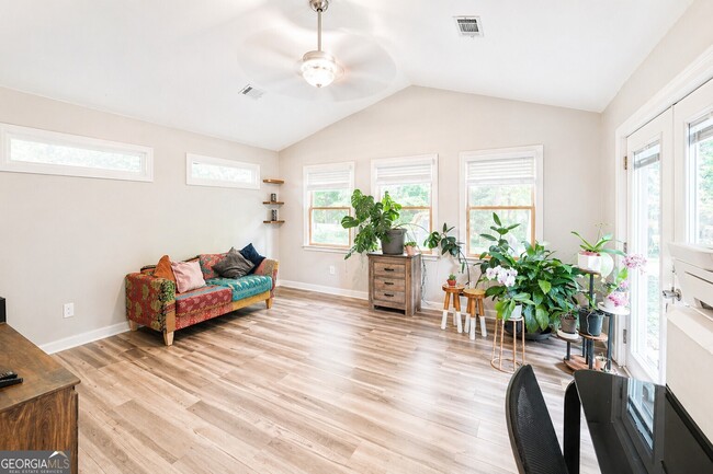 Building Photo - 135 Summer Brooke