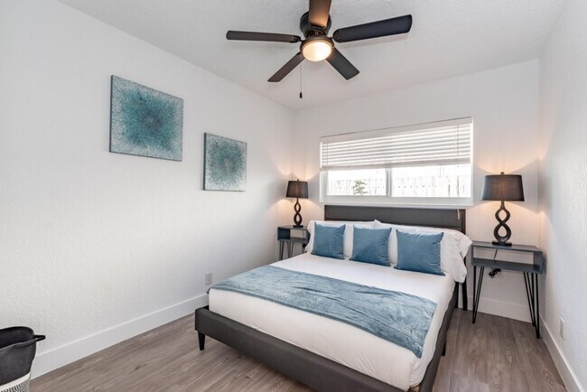 Building Photo - 834 SW 14th Ct