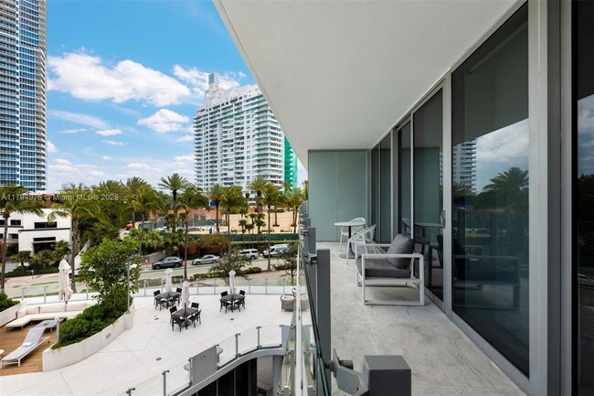 Building Photo - 1 Collins Ave