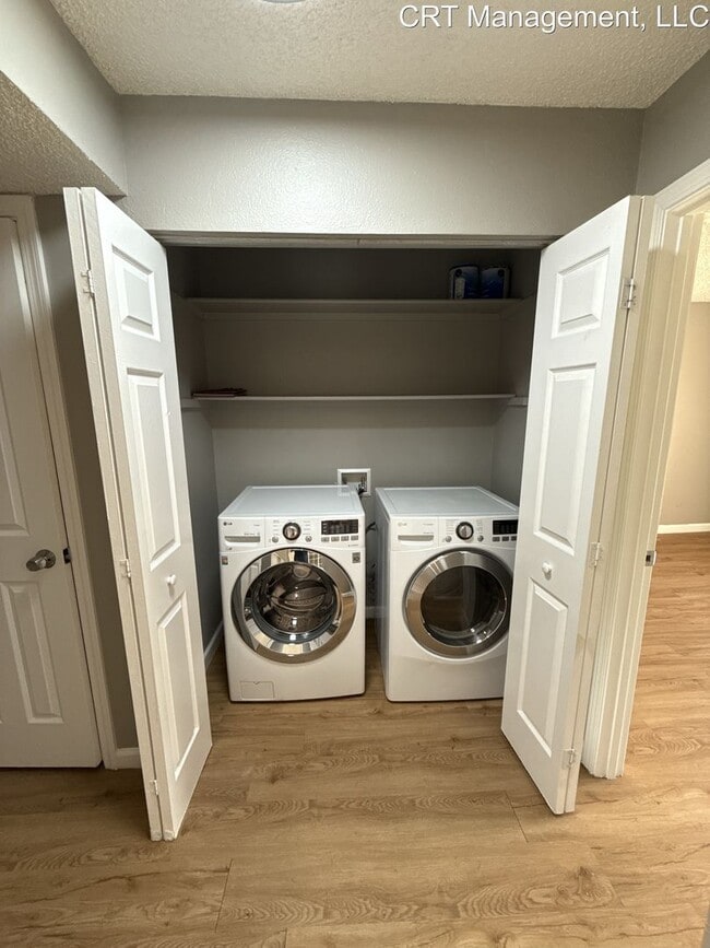 Building Photo - Updated 1 bedroom 1 bathroom first floor c...