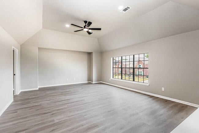 Building Photo - 18703 Evergreen Falls Dr