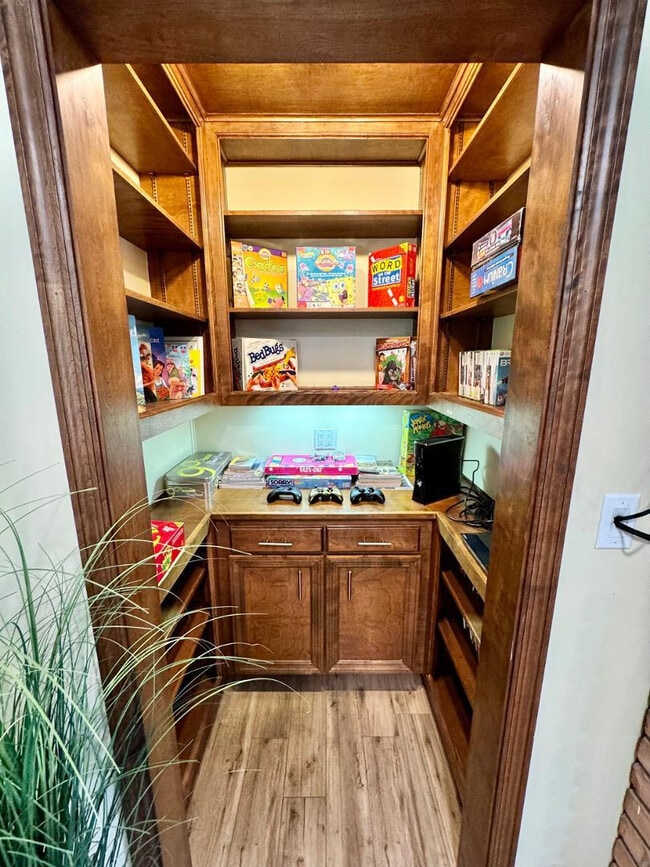 Building Photo - 8238 E Vista Dr