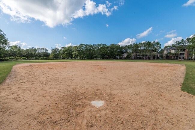 Building Photo - End unit townhome in The Cottages at Oakleaf Plantation