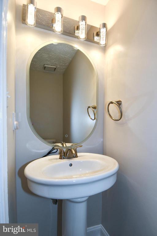 Building Photo - 1586 Pin Oak Dr