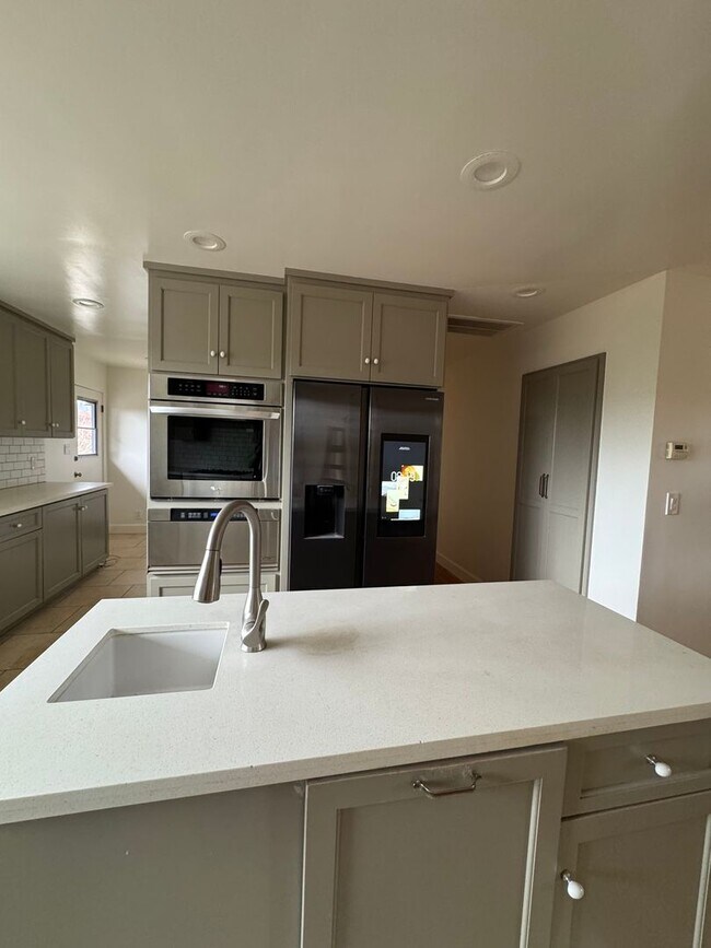 Building Photo - Beautiful 3 bedroom gated home in Aptos Hills!