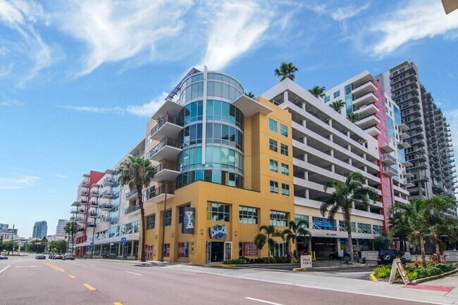 Building Photo - 1208 E Kennedy Blvd