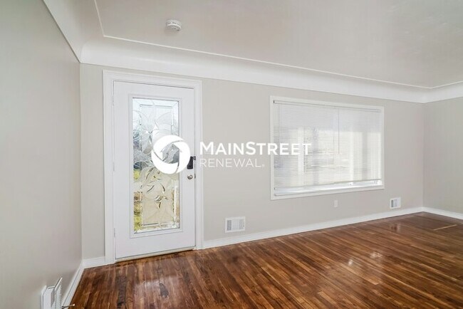 Building Photo - 3 Bedroom Pet-Friendly Home in LOUISVILLE,...