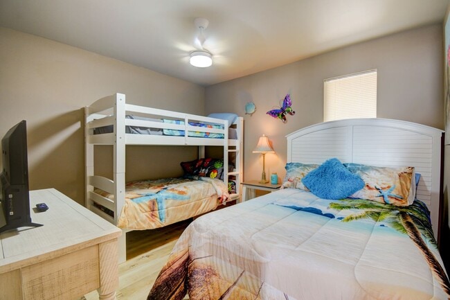 Building Photo - OCEAN FRONT *Off Season Rental* October 1s...