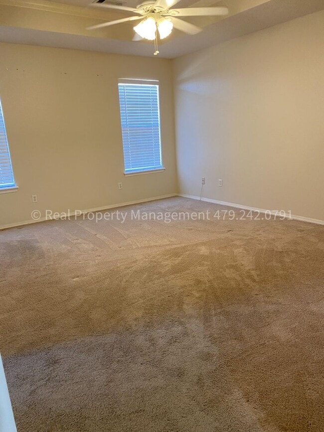 Building Photo - 6005 Sandy Parker Ct