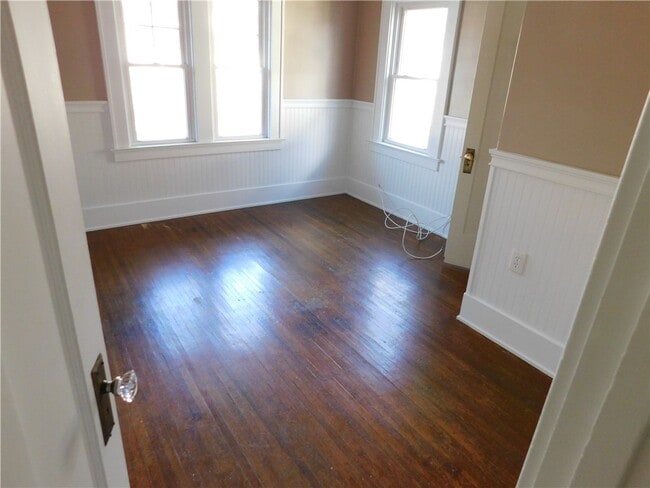 Building Photo - 125 W High Terrace